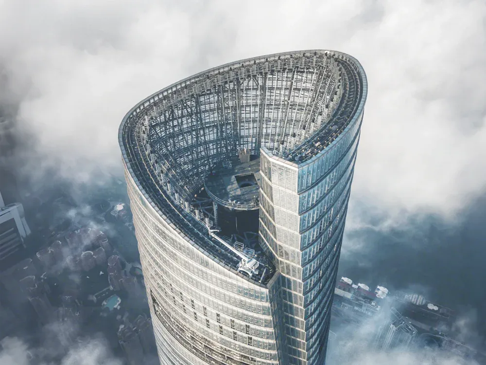632 m supertall tower in Shanghai with full-floor radio coverage